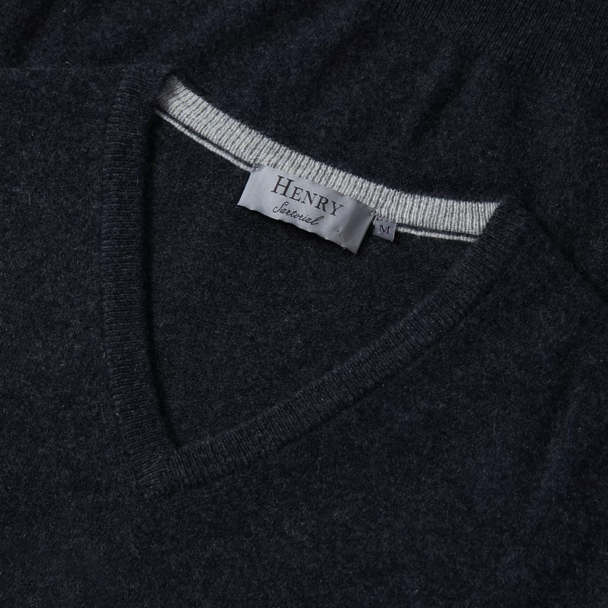 Hot Henry Bucks HENRY SARTORIAL Cashmere V Neck Knit CHARCOAL