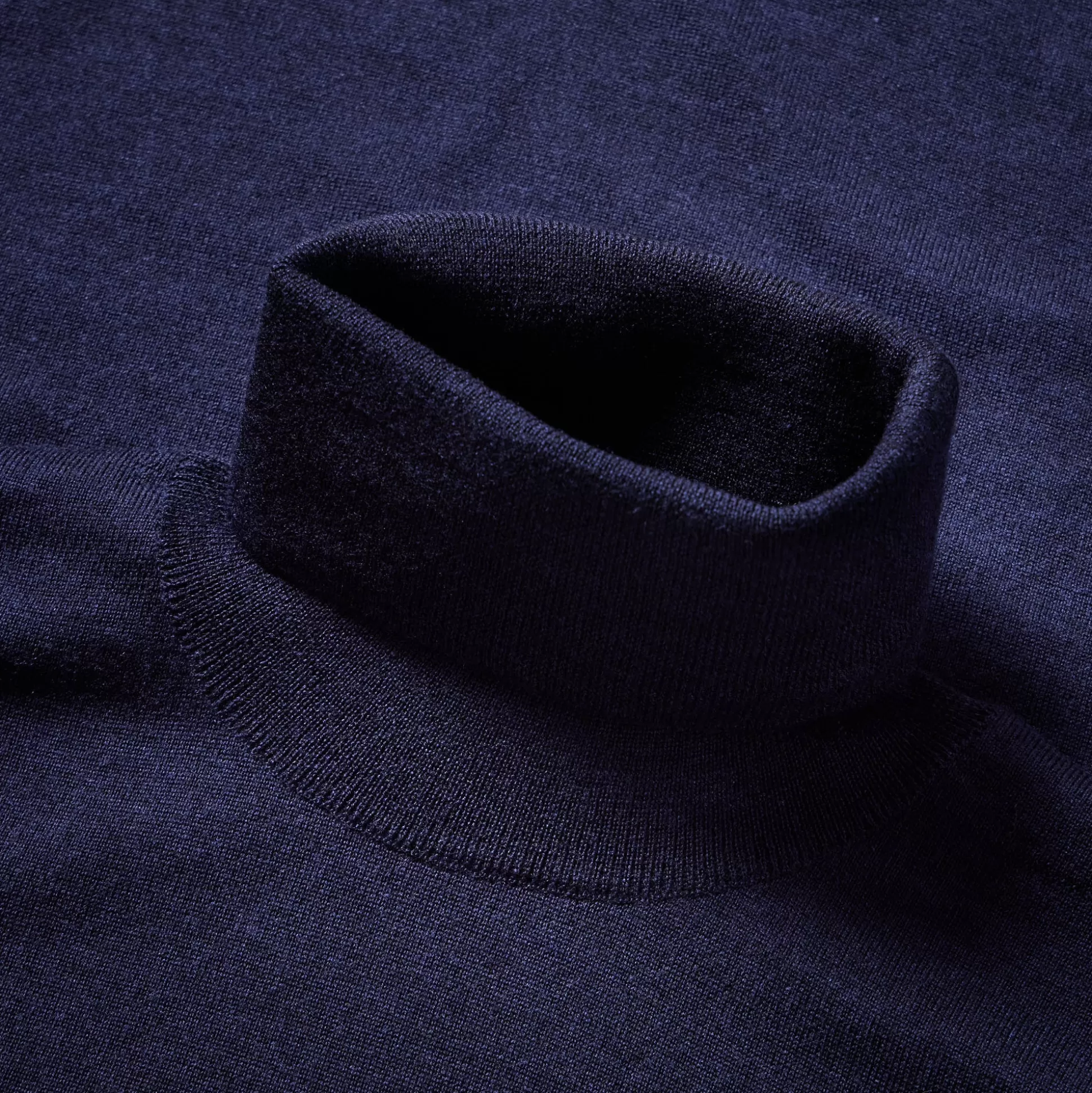 Store Henry Bucks MCKINNON & CO X FERRANTE Long Sleeve Turtleneck BLUE/NAVY